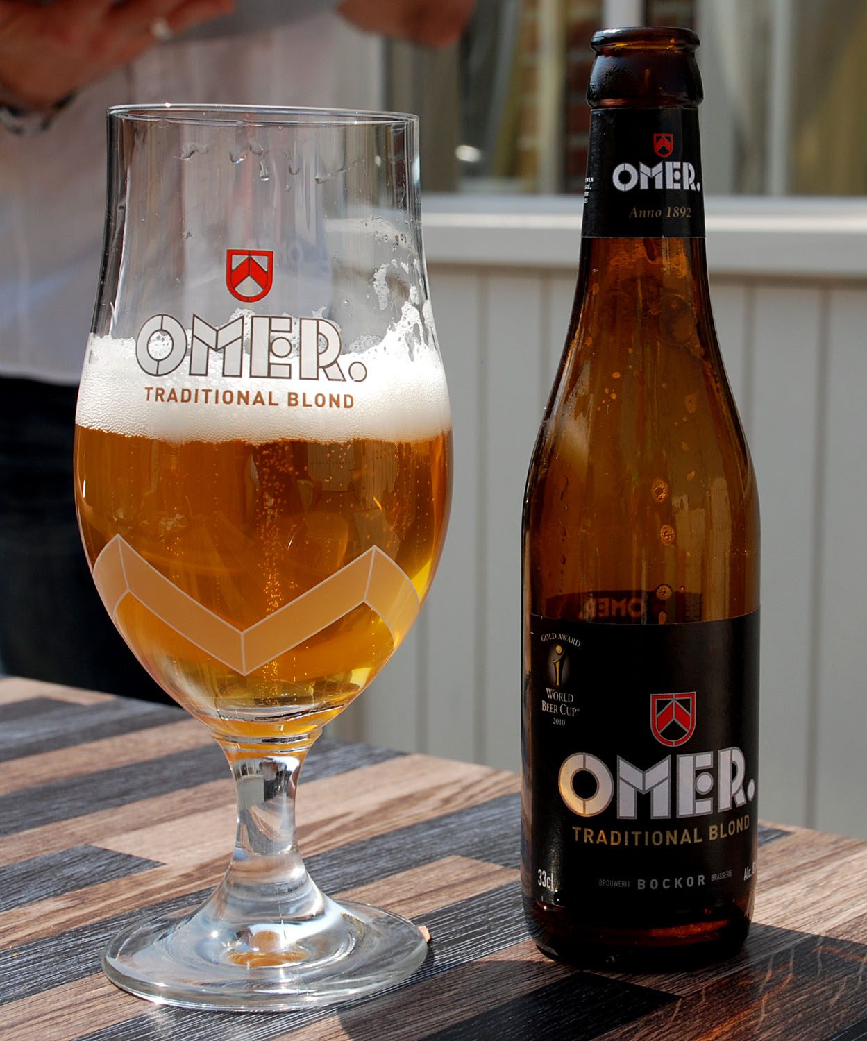 Een glas en een flesje Omer