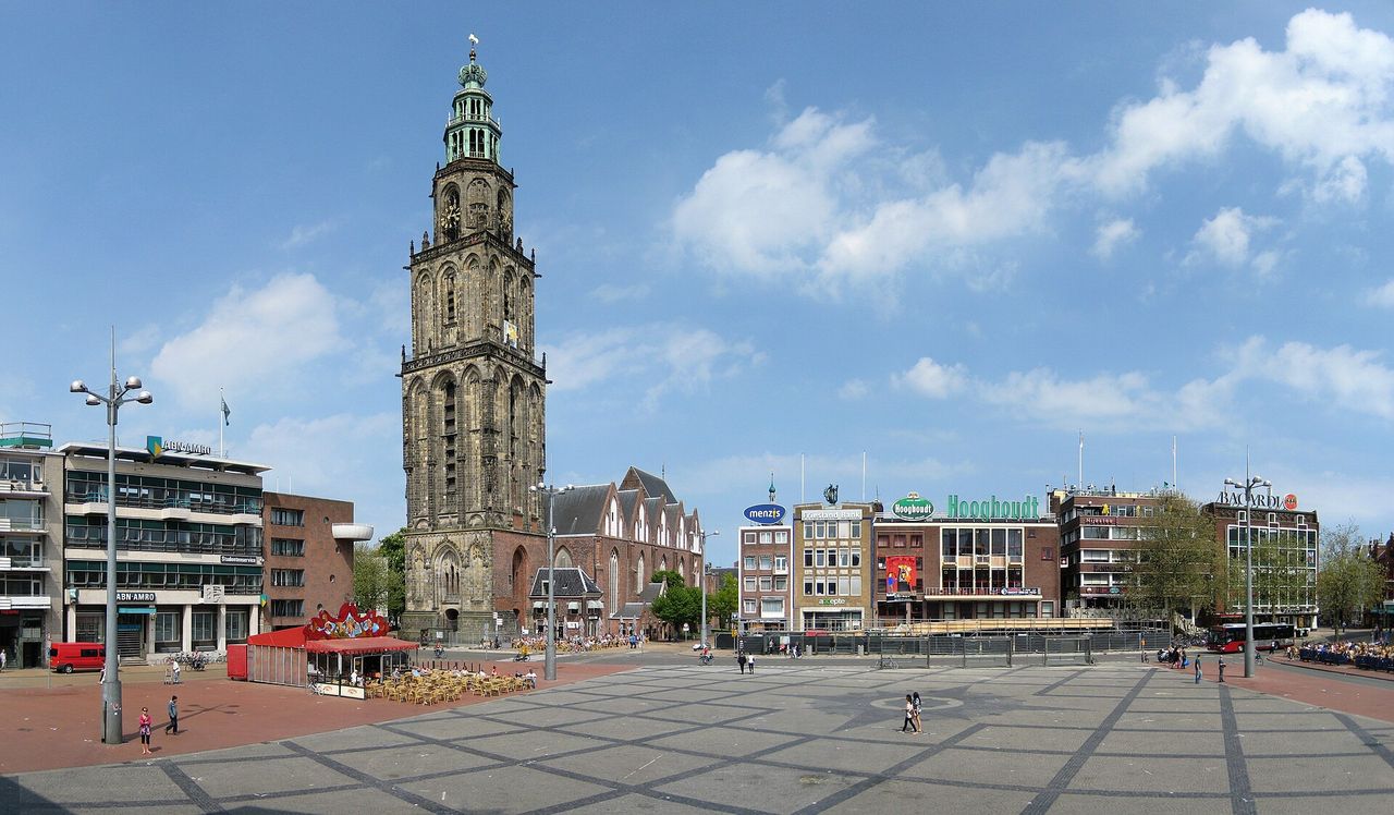 De Martinitoren aan de Grote Markt in Groningen